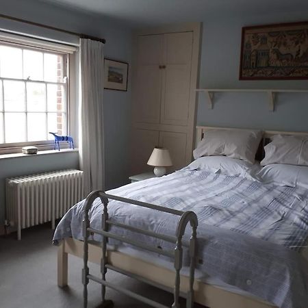 No. 27'S Self-Catering Flat For A Memorable Break. Appartamento Bridport Esterno foto