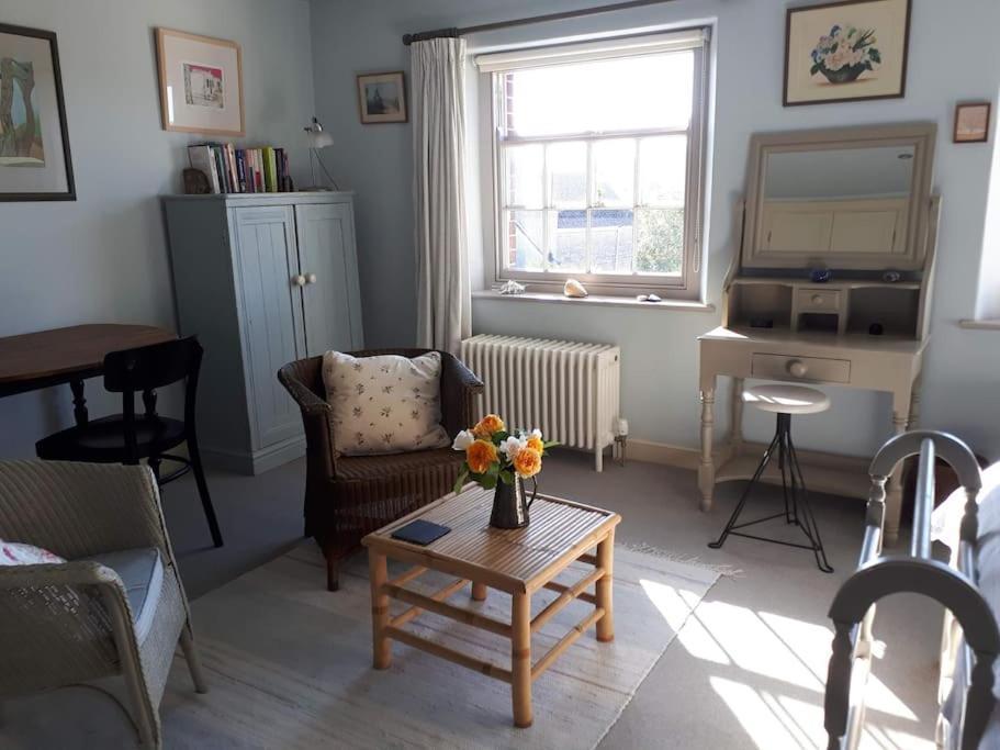 No. 27'S Self-Catering Flat For A Memorable Break. Appartamento Bridport Esterno foto