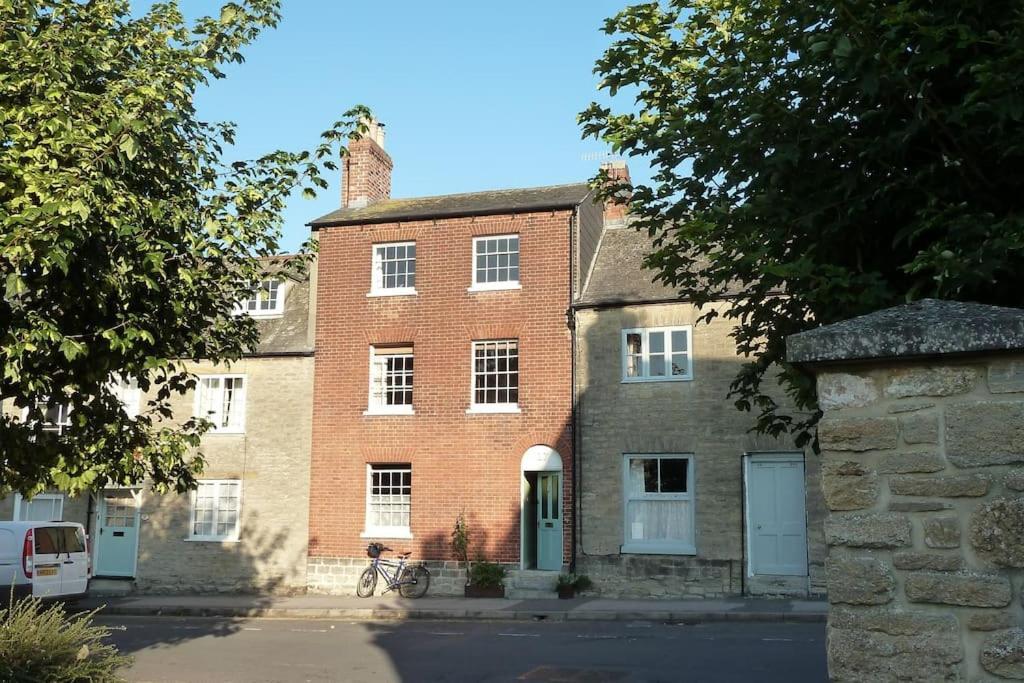 No. 27'S Self-Catering Flat For A Memorable Break. Appartamento Bridport Esterno foto