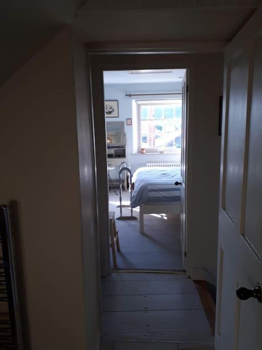 No. 27'S Self-Catering Flat For A Memorable Break. Appartamento Bridport Esterno foto