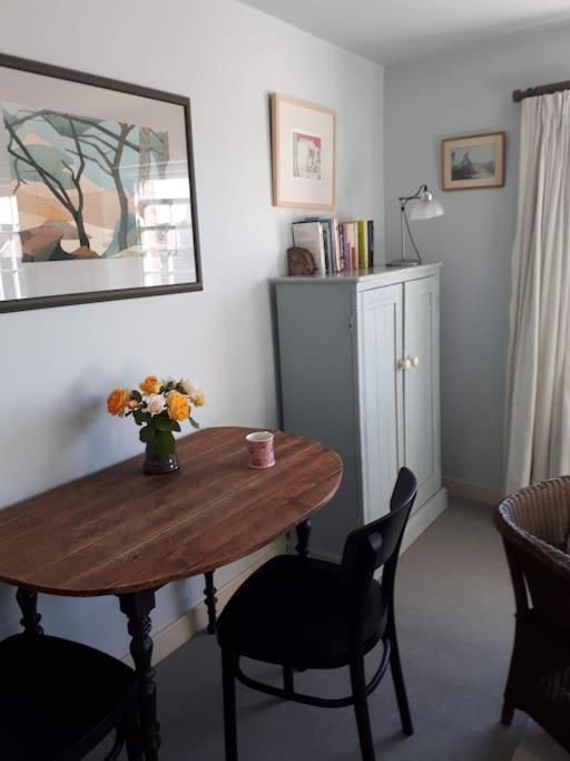 No. 27'S Self-Catering Flat For A Memorable Break. Appartamento Bridport Esterno foto