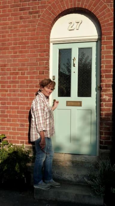 No. 27'S Self-Catering Flat For A Memorable Break. Appartamento Bridport Esterno foto